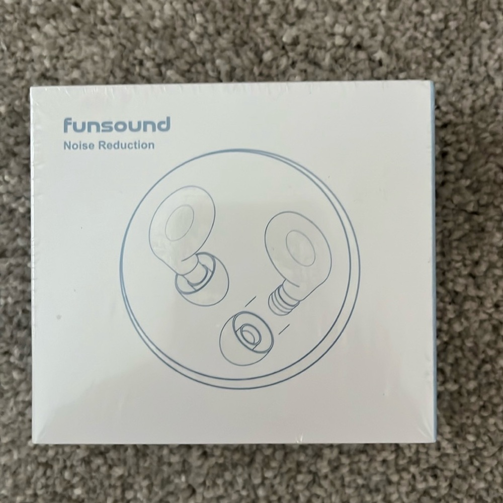 Noise cancelling earbuds